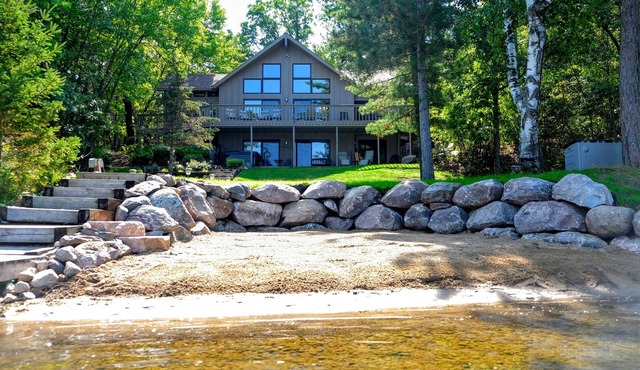 Spacious Kimble Lake home with year-round HOT TUB and seasonal Bunkhouse