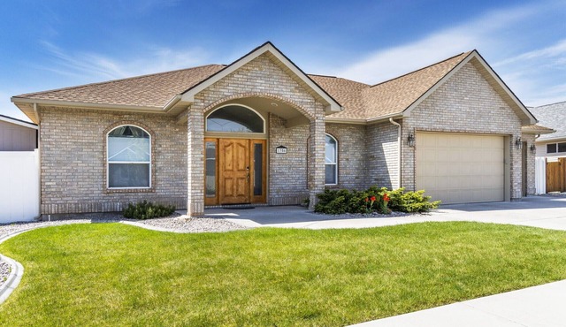 Spacious/King bed/bbq/Quality furnishings/Lg suite