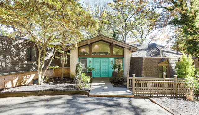 Spacious King of Prussia Home w/2 Game Rooms