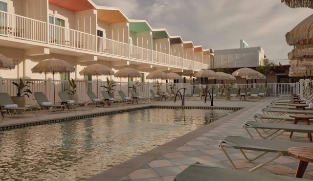 Spacious King Room by Pool Patio & Rooftop Lounge Near Galveston Seawall