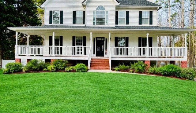 Spacious king suite house in peaceful Dallas GA.
