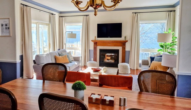 Spacious Kingston 6 Bedrm 3.5 BA Quiet St Near Shops Ideal for Families