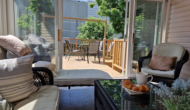 Spacious Kingston 6 Bedrm 3.5 BA Quiet St Near Shops Ideal for Families