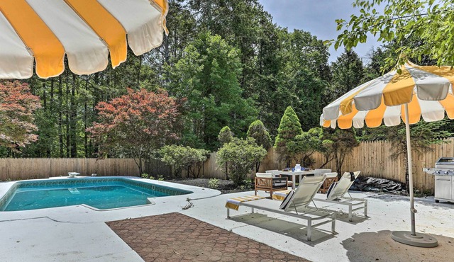 Spacious Kingston Home with Spa Room & Hot Tub!