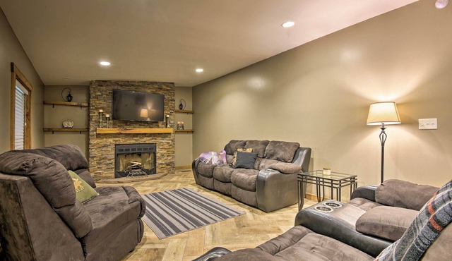 Spacious Kunkletown Home w/Full Game Room & Deck!