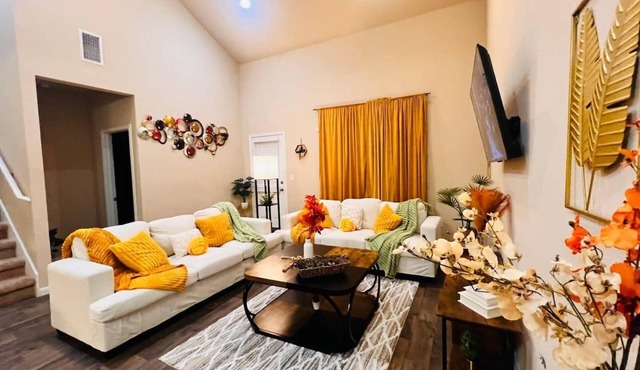 Spacious Kyle Home Games + King Bed + Yard