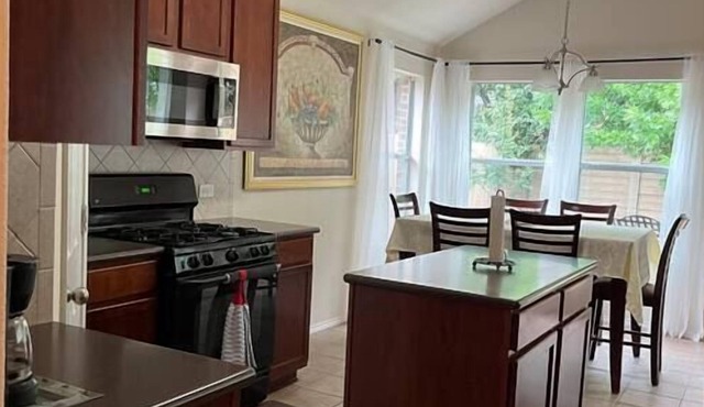 Spacious Luxury 3BD Oasis- TX