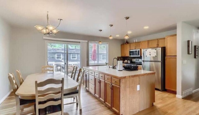 Spacious Lafayette Retreat - 20 Mi to Denver!