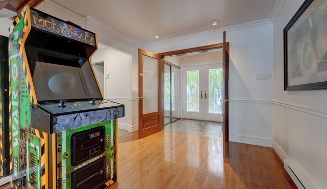 Spacious Lakefront Champlain lake with SPA