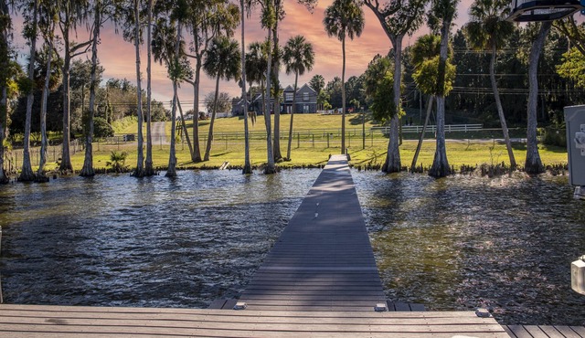 Spacious Lake Front , Private Pool/Spa and Dock