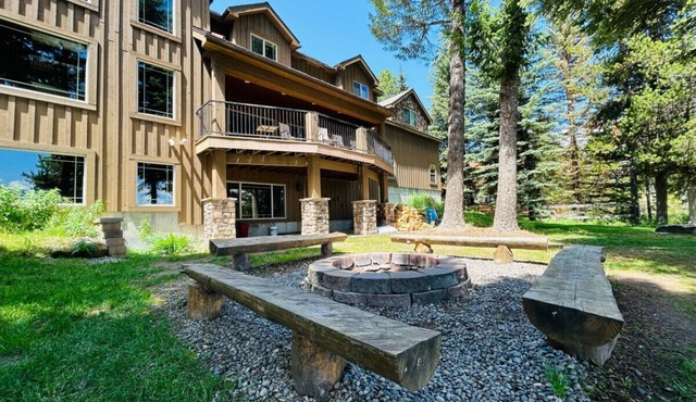 Spacious lake front property close to Yellowstone - Shenandoah Family Retreat