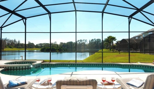 Spacious Lake Front Villa with Private Pool & Spa