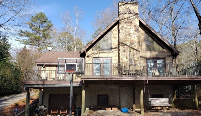😎 Spacious Lake Hartwell home with cozy cabin appeal, 15 mins to Clemson🐯 WiFi