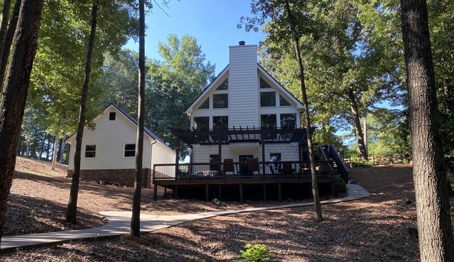Spacious Lake Hartwell home with large new dock