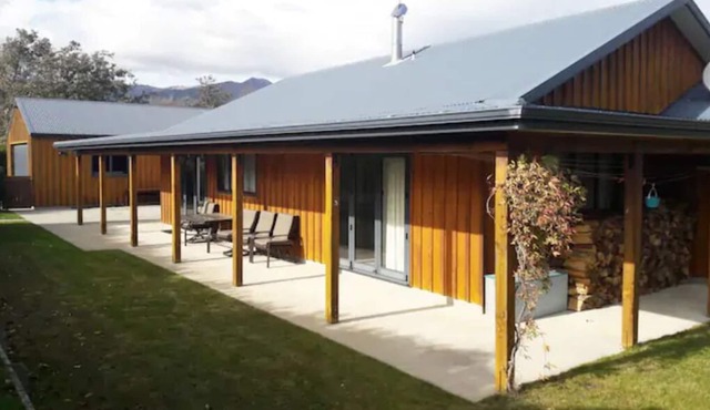 Spacious Lake Hawea Home- 15 Mins from Wanaka