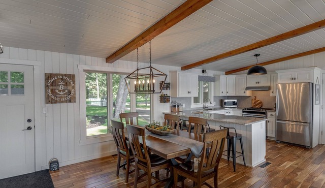Spacious Lake Home w/panoramic views, fireplace, fire pit, beach