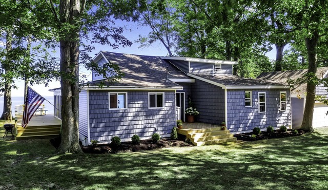 Spacious Lake Home With Stunning Views