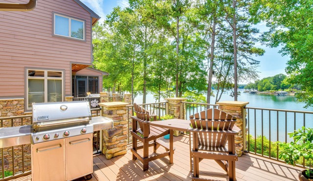 Spacious Lake Keowee Home: Boat Slip & Pool Access