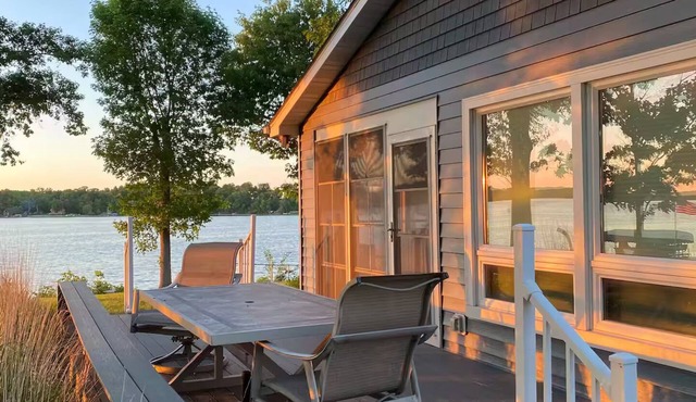 Spacious Lake Retreat on Roberds Lake- 4BR, Game Rm, & lake activities.