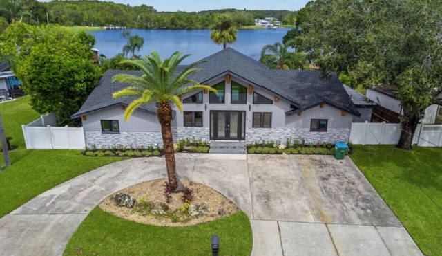 Spacious Lake Tarpon Getaway