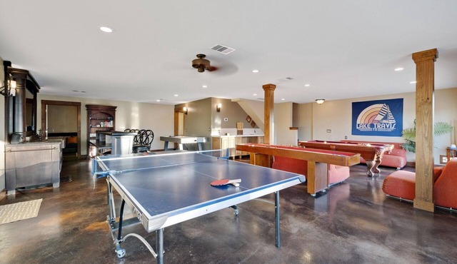 Spacious Lake Travis retreat with stunning views and huge gameroom!