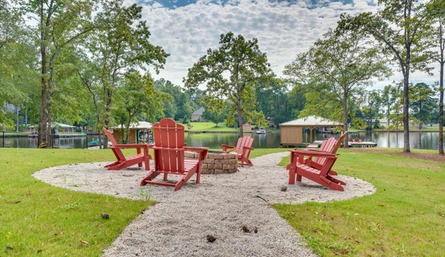 Spacious Lake Sinclair Vacation Rental with Dock!