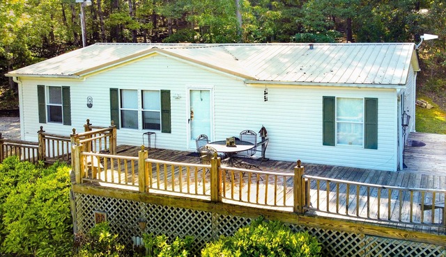 Spacious Lake View Home w/ King Bed & Only 1 min. To Boat Ramp