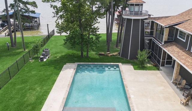 Spacious Lakefront Home w/Pool, Game Room & Patio