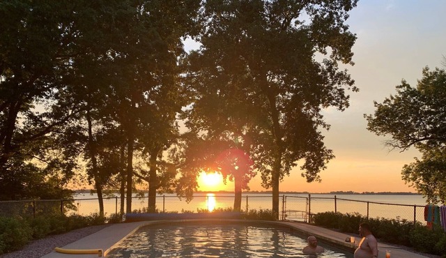 Spacious Lakefront home with pool