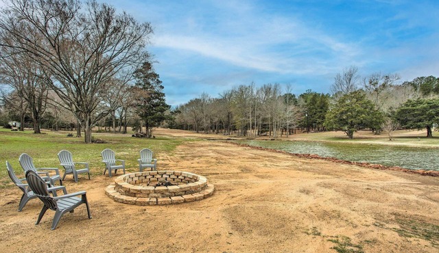 Spacious Lakefront Home w/Fire Pit & Fun Barn!