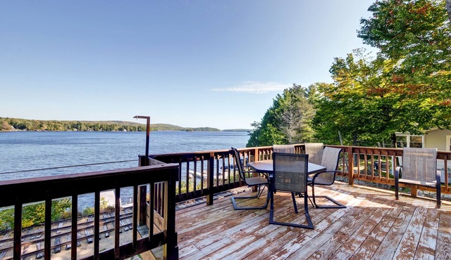 Spacious Lakefront Home on Beautiful Green Lake