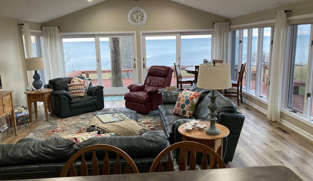 Spacious Lakefront Home with Amazing View