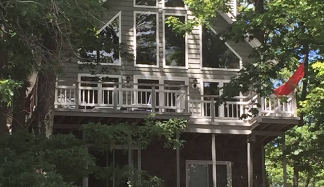 Spacious lakefront house on deep, all sports lake near Ludington & PM river