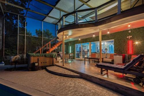 Spacious Lakefront House with Pool, Hottub, & Boating