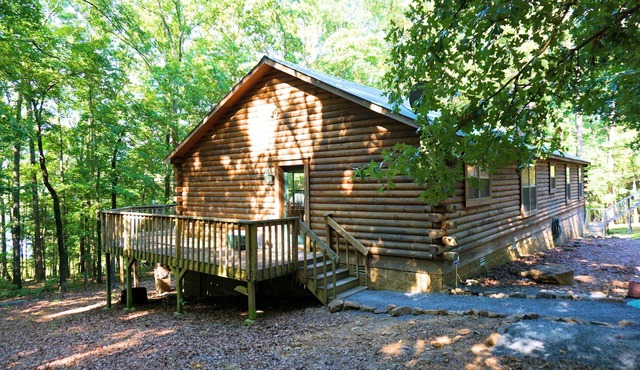 Spacious Lakefront Log Home Retreat