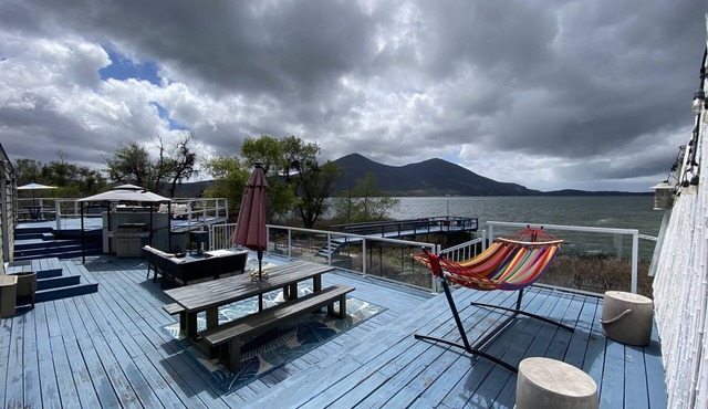 Spacious Lakefront Oasis ☀ Huge Deck ☀ Scenic View