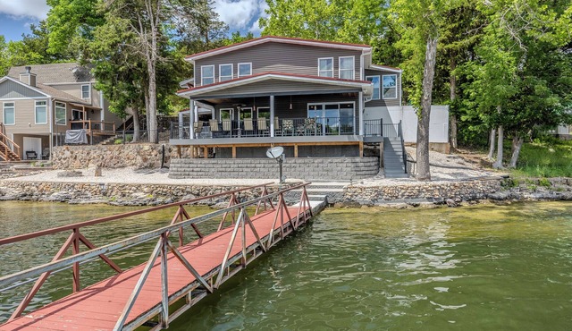 Spacious Lakefront Retreat on Gravois Arm- Huge Dock, Sleeps 16!