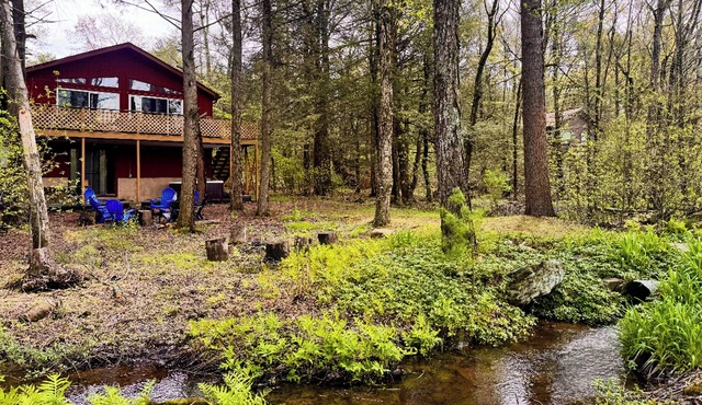 Spacious Lakefront Home w/Private Hot Tub