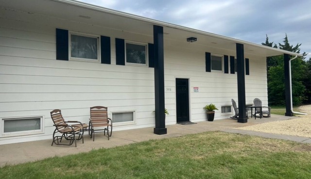 SPACIOUS LAKEHOUSE-2 mi from Curtis Creek at Milford Lake!-Huge Peaceful Yard