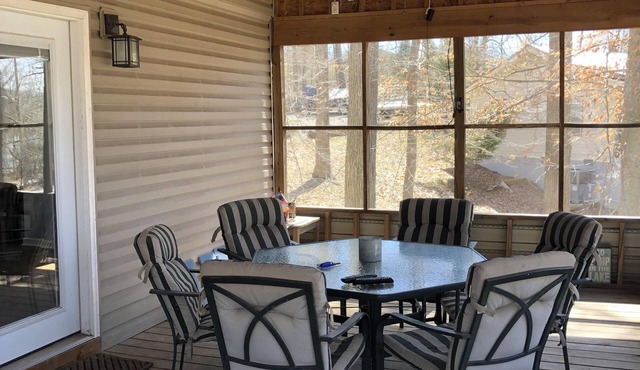 SPACIOUS LAKEHOUSE FOR YOU AND YOUR FAMILY TO ENJOY AT ROUGH RIVER RESORT