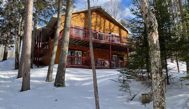 Spacious lakeside cabin in the heart of the Northwoods