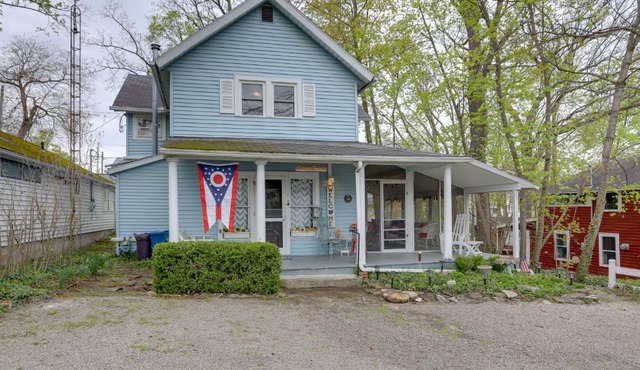 Spacious Lakeside Cottage - 2 Miles to Marblehead!