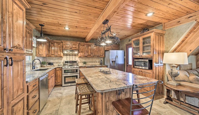 Spacious Lakeside Getaway w/Fire Pit