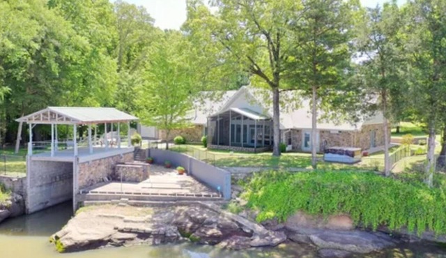 Spacious lakeside home on Lake Dardanelle. Incredible sunsets!