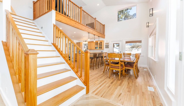 Spacious Lakeside Home: Walk to Beach, Wineries, and Downtown! Ample Parking!