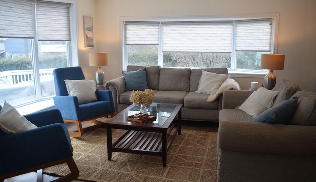 Spacious Lakeside Retreat within GTA Conservation Area with Wildlife.