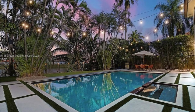 Spacious Lakeview 3-BR Oasis with Pool & HotTub in Deerfield Beach,FL
