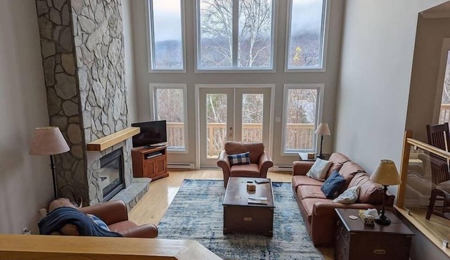 Spacious Lakeview Chalet - Humber Valley Resort