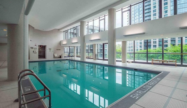 Spacious lakeview condo in Downtown Toronto with free parking