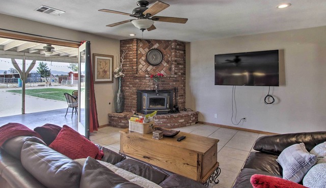 Spacious Lancaster Family Ranch - BBQ & Patio